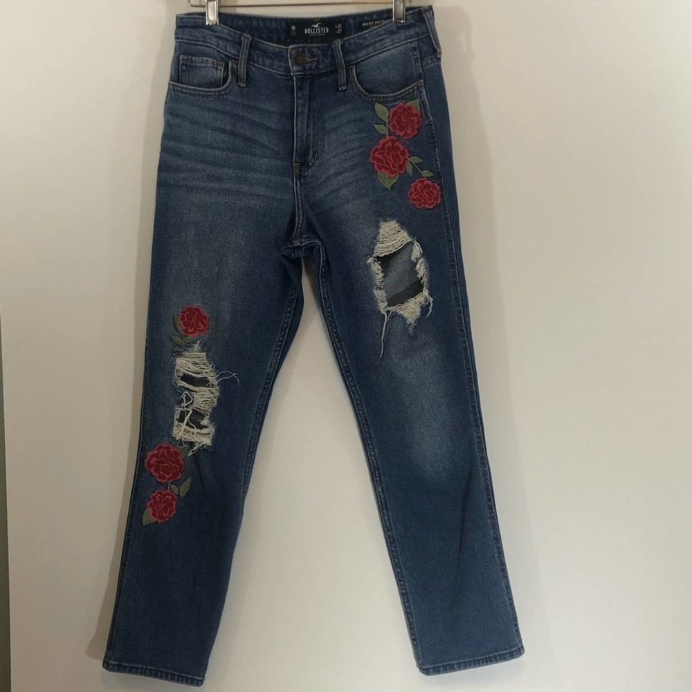 𝅺hollister Distressed Embroidered high Rise